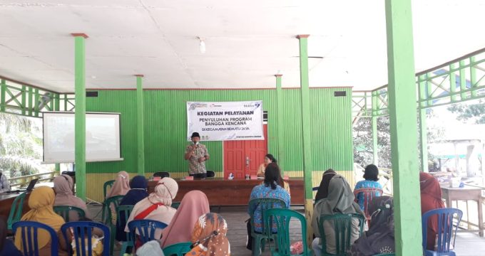 Pemdes Desa Bina Bhakti dan DP3AP2KB Kabupaten Lamandau dalam Acara kegiatan pelayanan penyuluhan program Bangga Kencana Di Kecamatan Sematu Jaya Desa Bina Bhakti
